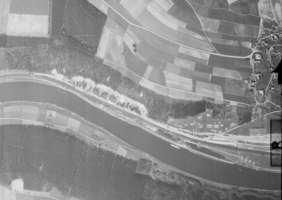 Luftbildaufnahme vom 16. April 1945, Bildmitte: Sandsteinbruch an der Niederen Kirchleite